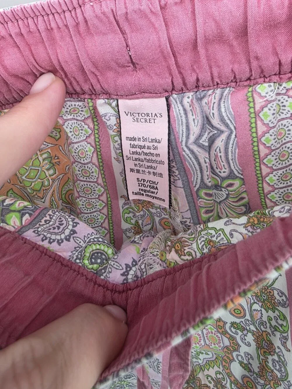 Victoria's Secret Pajama Set Pink Top &‎ Floral Capri Pants – Size S